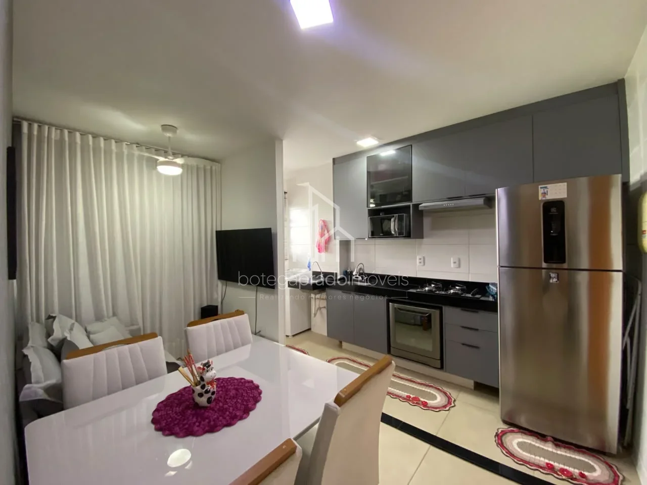 Apartamento à venda com 2 dormitórios próximo à Avenida Paulo Marcondes em Presidente Prudente/SP